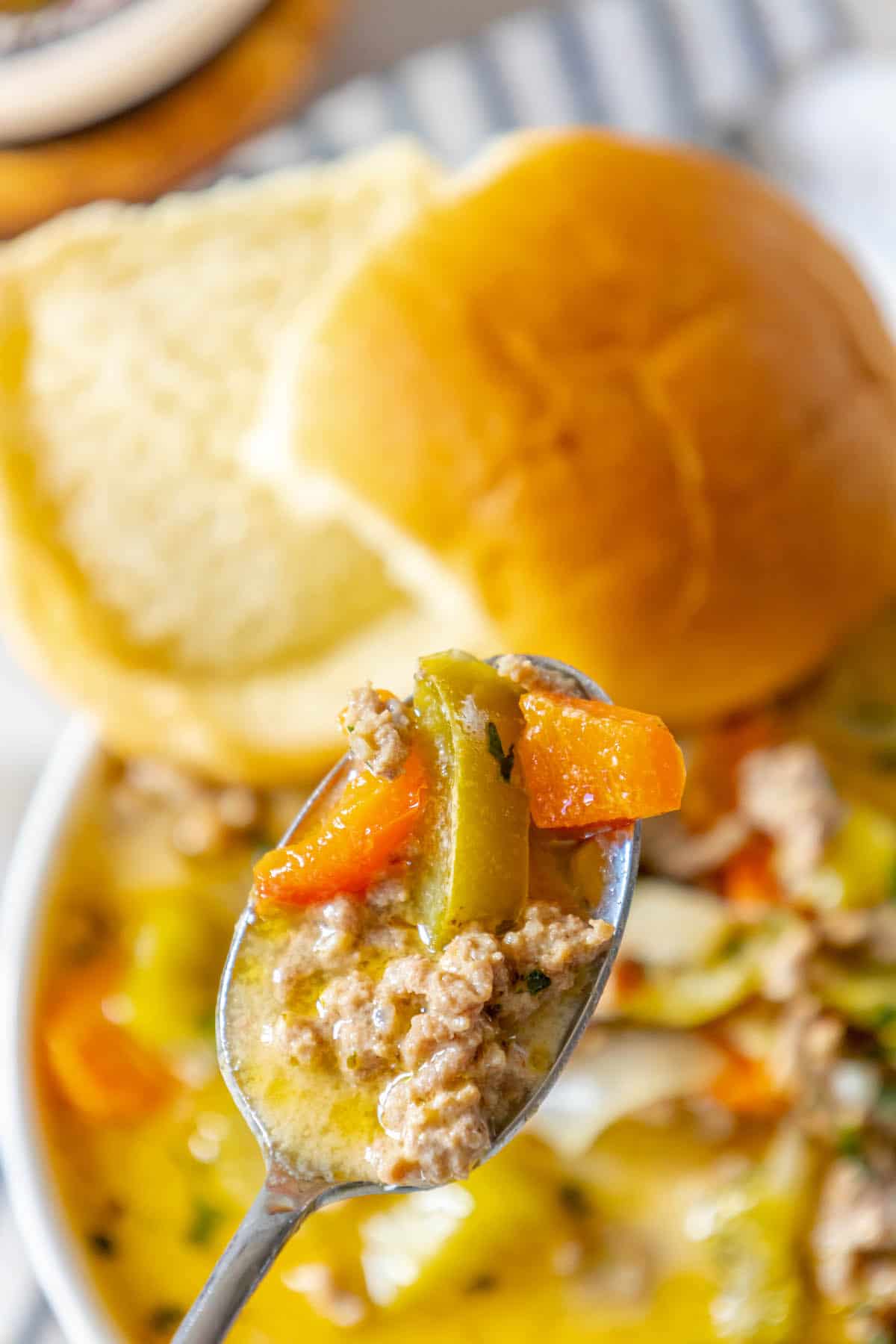 A keto-friendly cheeseburger soup recipe with easy one-pot preparation.