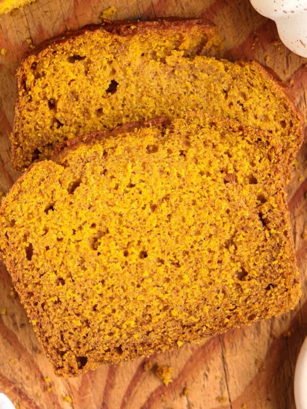 picture of sliced pumpkin bread on a cutting board